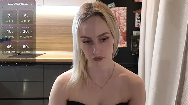 Snapshot of Bella_Villen chatting on 07-18-26, 05:17 Bella Villen online show from 07-18-26, 05:17