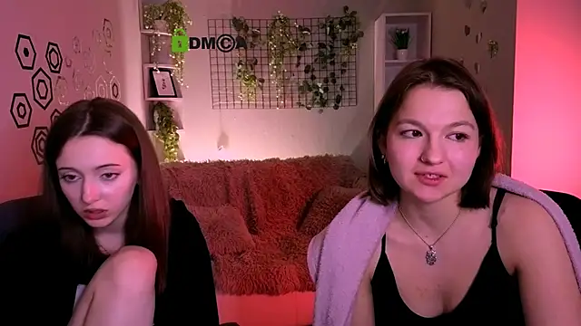 Snapshot of chloe_ley chatting on 05-19-26, 01:56 chloe ley online show from 05-19-26, 01:56
