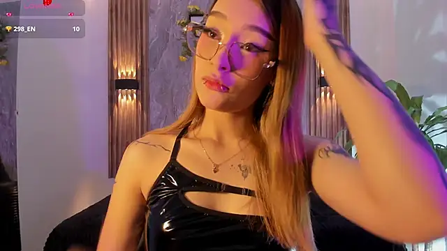 Snapshot of Melodylanee chatting on 04-08-26, 11:10 Melodylanee online show from 04-08-26, 11:10