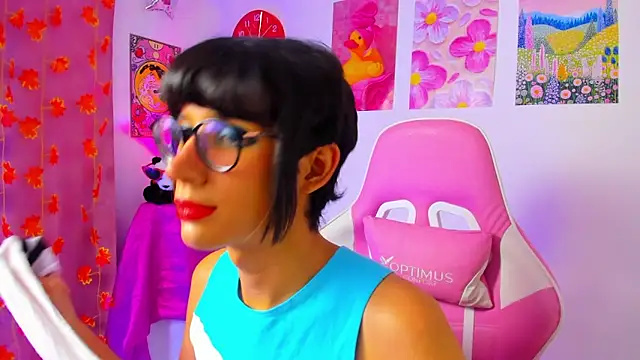 Madeline 21 online show from 04-17-26, 12:08