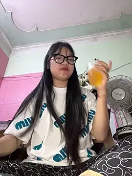 Leeeeiu online show from 03-29-26, 03:12