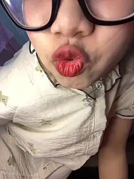 Leeeeiu online show from 04-19-26, 03:22