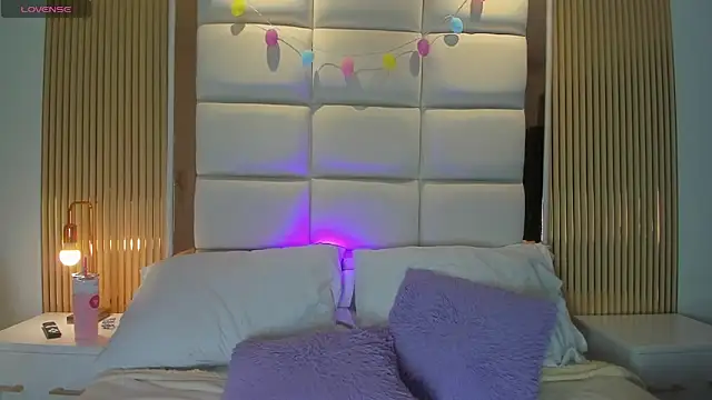 Snapshot of Megaan_Rousee chatting on 04-12-26, 11:37 Megaan Rousee online show from 04-12-26, 11:37