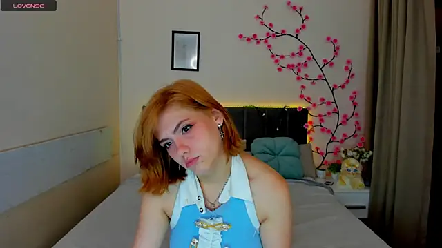 Snapshot of DellaRows chatting on 06-24-26, 06:01 DellaRows online show from 06-24-26, 06:01