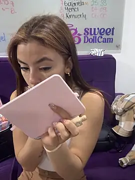   Nahomy online show from 04-06-26, 12:06