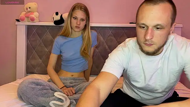 Snapshot of lion_and_kittyy chatting on 04-09-26, 04:12 lion and kittyy online show from 04-09-26, 04:12