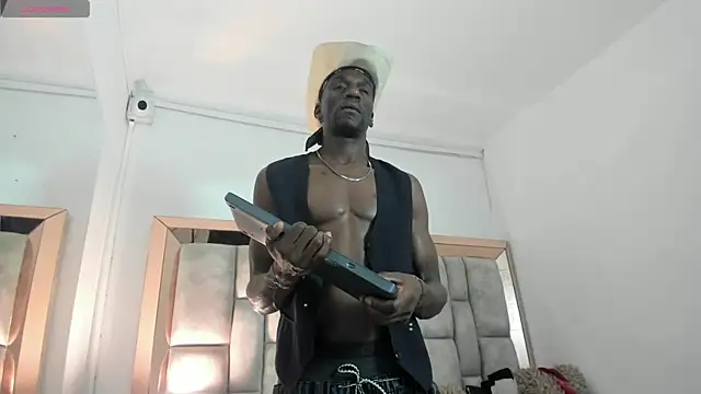Titan Moreno  online show from 05-25-26, 12:11