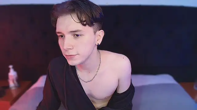 hollannd  online show from 03-26-26, 03:17