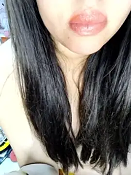 Snapshot of HoT_LiiiNa chatting on 03-26-26, 12:28 HoT LiiiNa online show from 03-26-26, 12:28