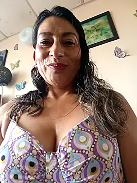 Snapshot of Lucia_Rios chatting on 06-15-26, 08:22 Lucia Rios online show from 06-15-26, 08:22