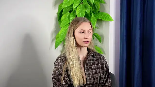 Snapshot of YuetteRaef chatting on 03-05-26, 05:58 YuetteRaef online show from 03-05-26, 05:58