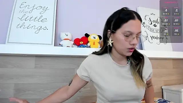 Snapshot of EmmaSanchez_ chatting on 04-20-26, 08:32 EmmaSanchez online show from 04-20-26, 08:32