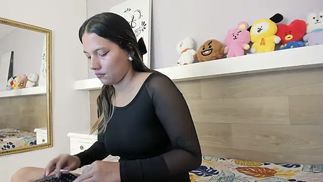 Snapshot of EmmaSanchez_ chatting on 05-02-26, 04:12 EmmaSanchez online show from 05-02-26, 04:12