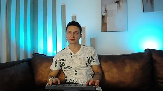 Snapshot of DIEGO_JONES chatting on 05-29-26, 12:58 DIEGO JONES online show from 05-29-26, 12:58