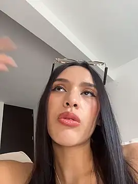 Mia-villalobos online show from 03-11-26, 02:01