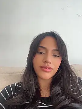 Mia-villalobos online show from 06-17-26, 01:45