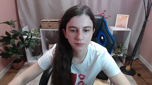 Snapshot of MistyBree chatting on 05-16-26, 10:47 MistyBree online show from 05-16-26, 10:47
