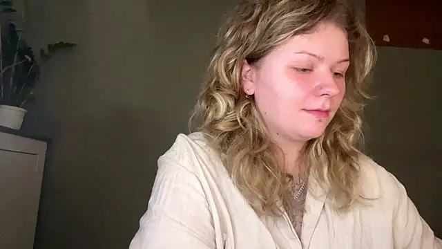 YoungAlina online show from 04-15-26, 01:18