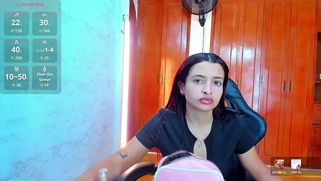 Snapshot of lizzie_skinny chatting on 05-12-26, 07:00 lizzie skinny online show from 05-12-26, 07:00