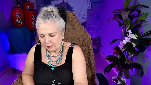 Snapshot of LilaMaharani chatting on 08-05-26, 01:58 LilaMaharani online show from 08-05-26, 01:58