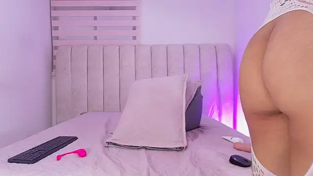 sofi velezz online show from 03-15-26, 12:00