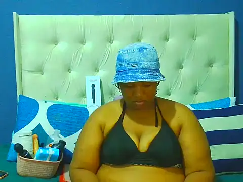 Snapshot of Cuddle_Zee chatting on 03-01-26, 09:39 Cuddle Zee online show from 03-01-26, 09:39