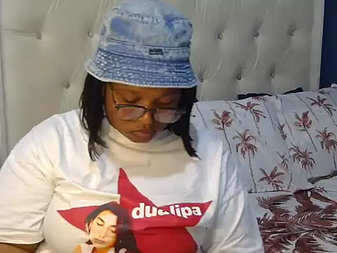 Cuddle Zee online show from 05-05-26, 02:25