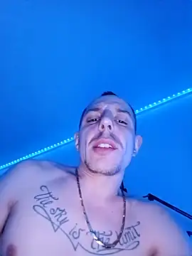 Snapshot of Hugo1993 chatting on 04-01-26, 07:44 Hugo1993 online show from 04-01-26, 07:44