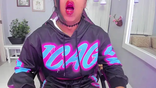 Snapshot of Nahomy_Collins_ chatting on 05-18-26, 07:31 Nahomy Collins online show from 05-18-26, 07:31