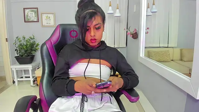 Snapshot of Nahomy_Collins_ chatting on 05-19-26, 07:42 Nahomy Collins online show from 05-19-26, 07:42