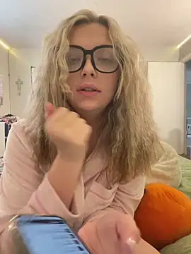 Snapshot of imkhloe chatting on 03-27-26, 10:42 imkhloe online show from 03-27-26, 10:42