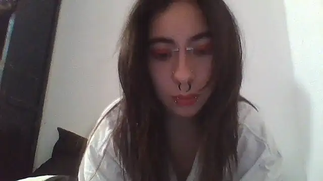 Snapshot of Moonandzukko chatting on 06-26-26, 10:36 Moonandzukko online show from 06-26-26, 10:36