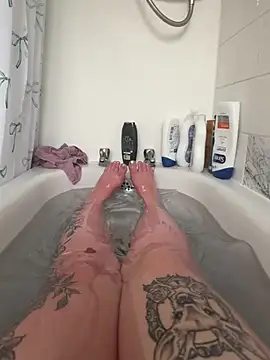 BeeMay22 online show from 04-26-26, 06:27