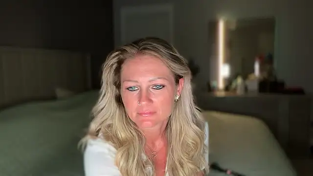 BlondeMilf82 online show from 06-19-26, 07:12
