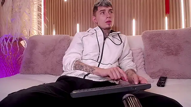 Max Hader  online show from 03-06-26, 03:14