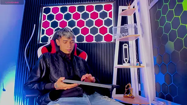 Max Hader  online show from 03-15-26, 03:34