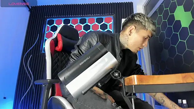 Max Hader  online show from 04-05-26, 02:53