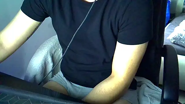 Snapshot of freklogas chatting on 04-23-26, 01:46 freklogas online show from 04-23-26, 01:46