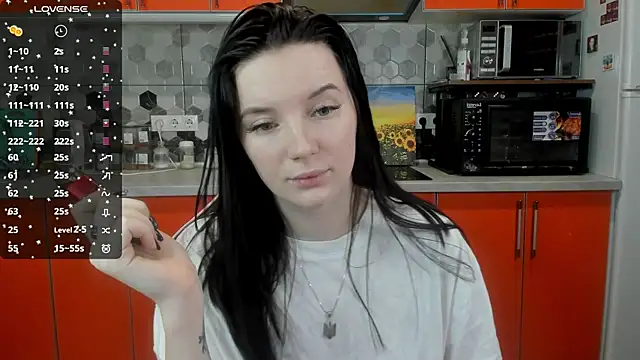 Snapshot of Mary_Blu chatting on 01-04-25, 11:17 Mary Blu online show from 01-04-25, 11:17