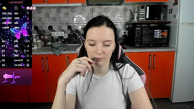 Snapshot of Mary_Blu chatting on 01-17-25, 01:47 Mary Blu online show from 01-17-25, 01:47