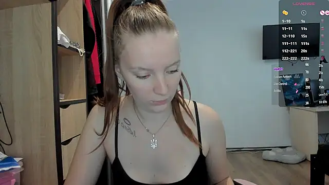 Snapshot of Mary_Blu chatting on 09-29-25, 08:41 Mary Blu online show from 09-29-25, 08:41