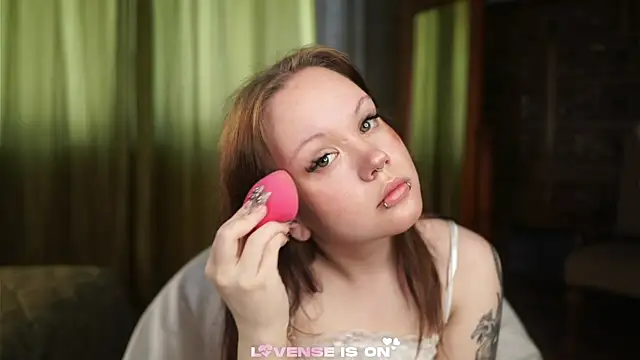LeahAllsop online show from 05-08-26, 02:39