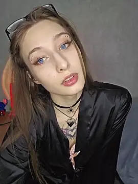 Emma Willson online show from 04-11-26, 12:53