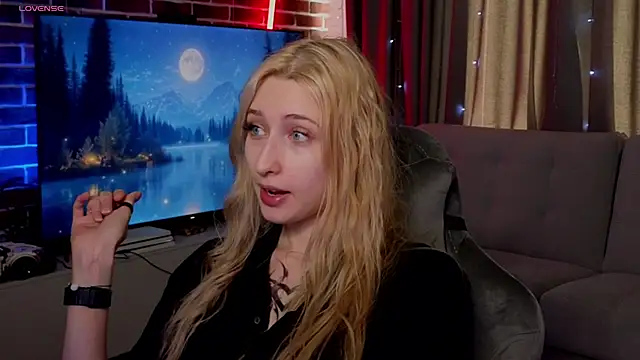 Snapshot of Emma_Willson chatting on 07-29-26, 10:24 Emma Willson online show from 07-29-26, 10:24