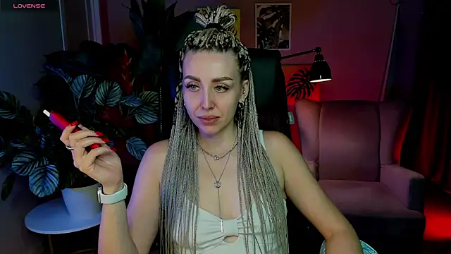 Snapshot of MonicaRiley chatting on 06-17-26, 04:30 MonicaRiley online show from 06-17-26, 04:30