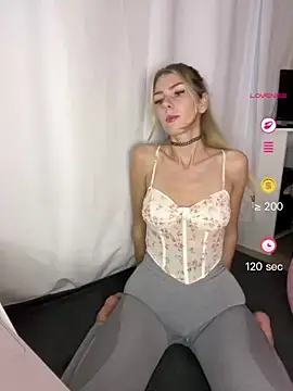 Snapshot of SoniaXOXO chatting on 05-05-26, 04:37 SoniaXOXO online show from 05-05-26, 04:37