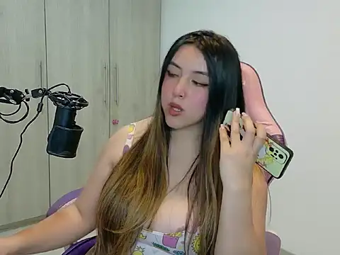 SarahMoonXO online show from 04-16-26, 09:39