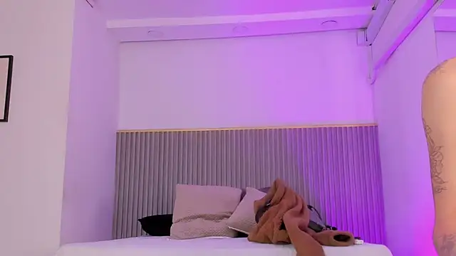 ashvalentine  online show from 04-17-26, 07:39