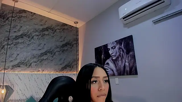 Esmeralda  18 online show from 04-30-26, 07:42