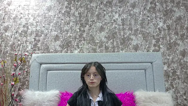 Naomimolie online show from 06-19-26, 12:31